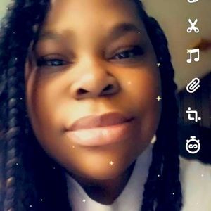 Meet your Posher, Monique